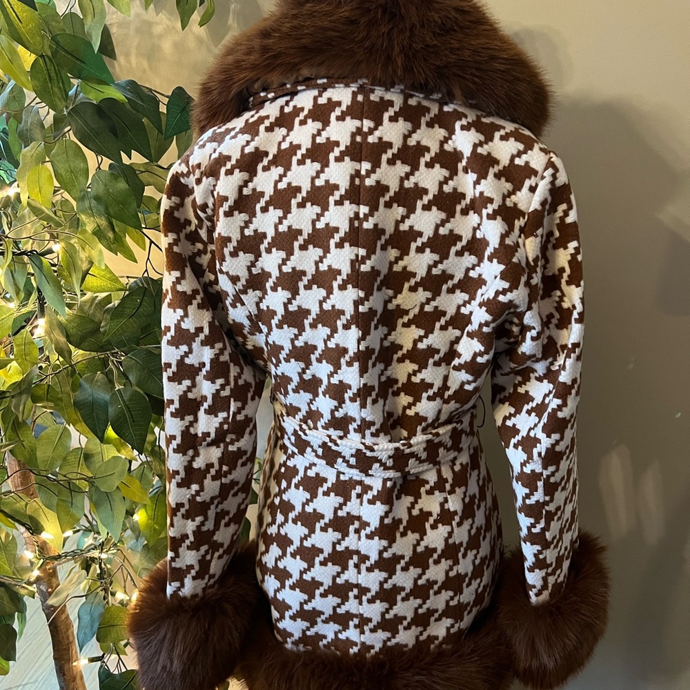 Stunning Brown Houndstooth Jacket! Removable Fur … - image 4